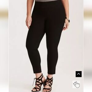 Torrid NWT Studio Ponte Slim Fix Black Zip Hem Pixie Pant 1x